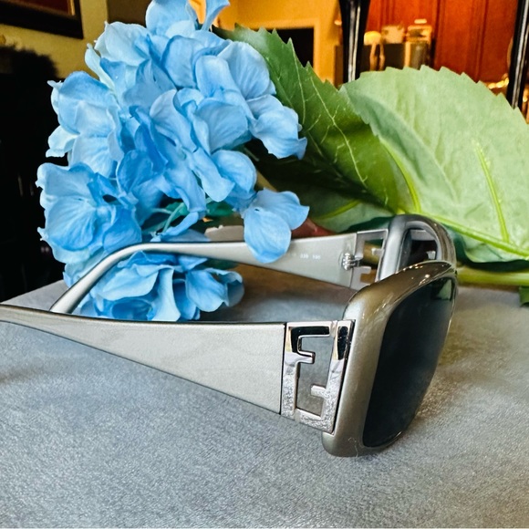 Fendi Gray sunglasses FS 5291